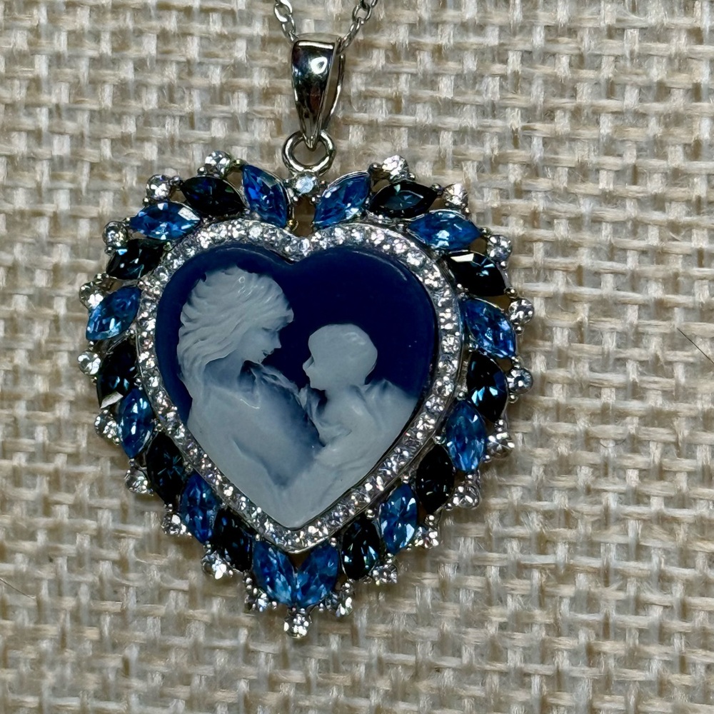 Elegant Cobalt Blue Mother & Child Cameo on Sterling Silver Setting & 18” Chain - Picture 7 of 12